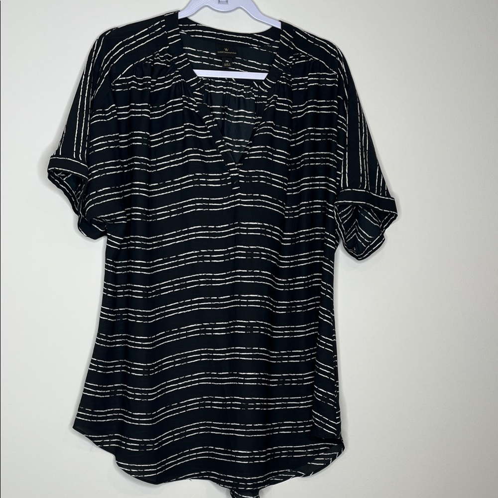 Worthington Black and White Patterned Button Down Shirt